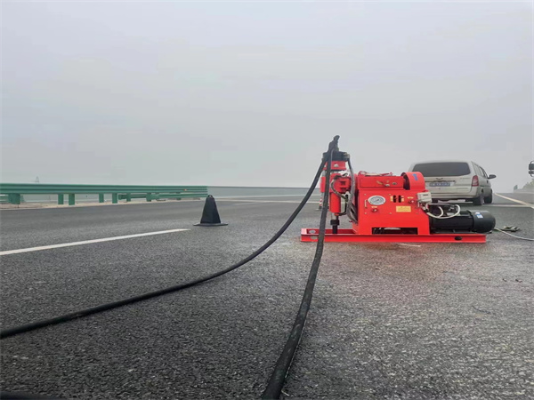 象州马路路基路面开裂下沉注浆加固灌浆